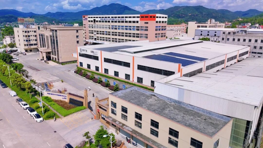 Guohua Døre og vinduer og Penghao Glass går sammen om at skabe et nyt kapitel i avancerede døre og vinduer